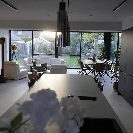Prive Kamer Met Eigen Douche En Lavabo