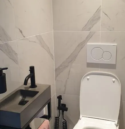 Rum i privatbostad Prive Kamer Met Eigen Douche En Lavabo